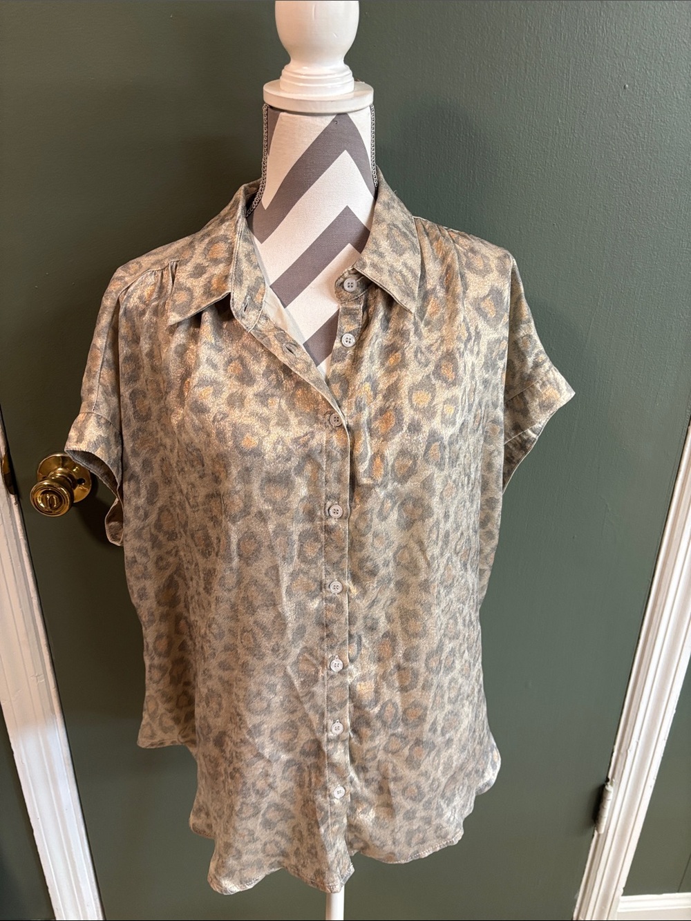 JODIFL Short-Sleeve Button-Down Leopard Print Shirt - Taupe & Cream